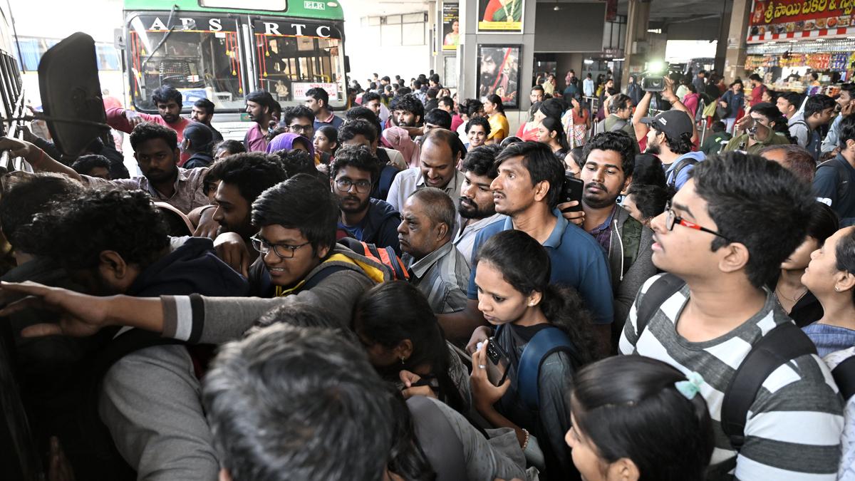 Sankranti rush chokes Vijayawada, roads blocked with traffic